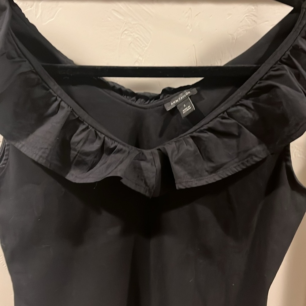 ANN TAYLOR DARLING RUFFLE TOP - Picture 2 of 3